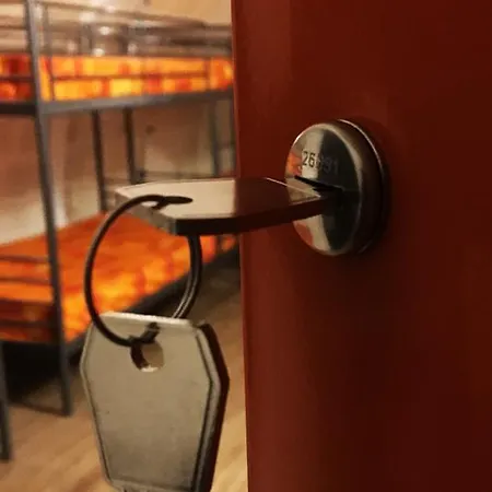 The Rock אכסניה *